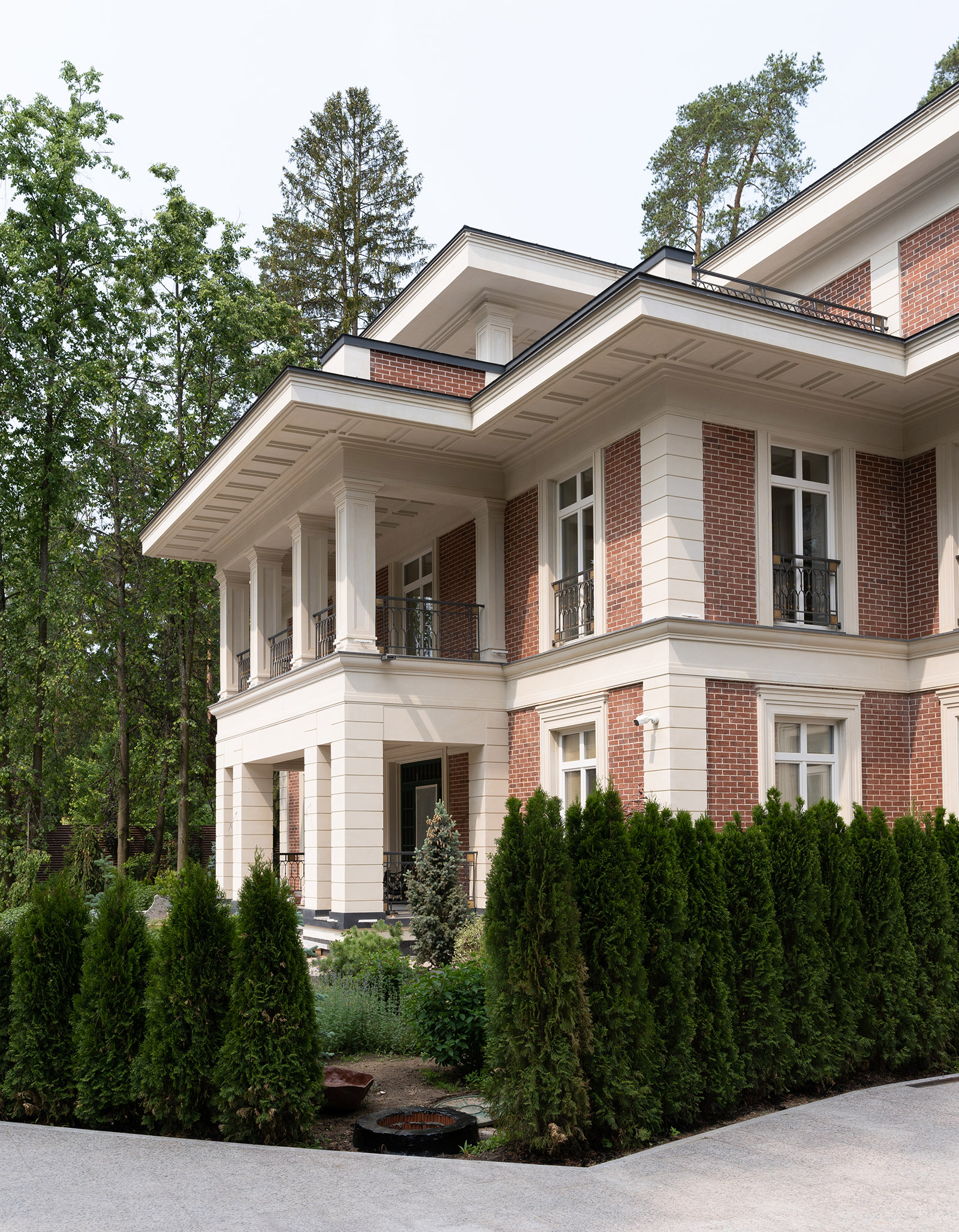 Фрагмент главного фасада