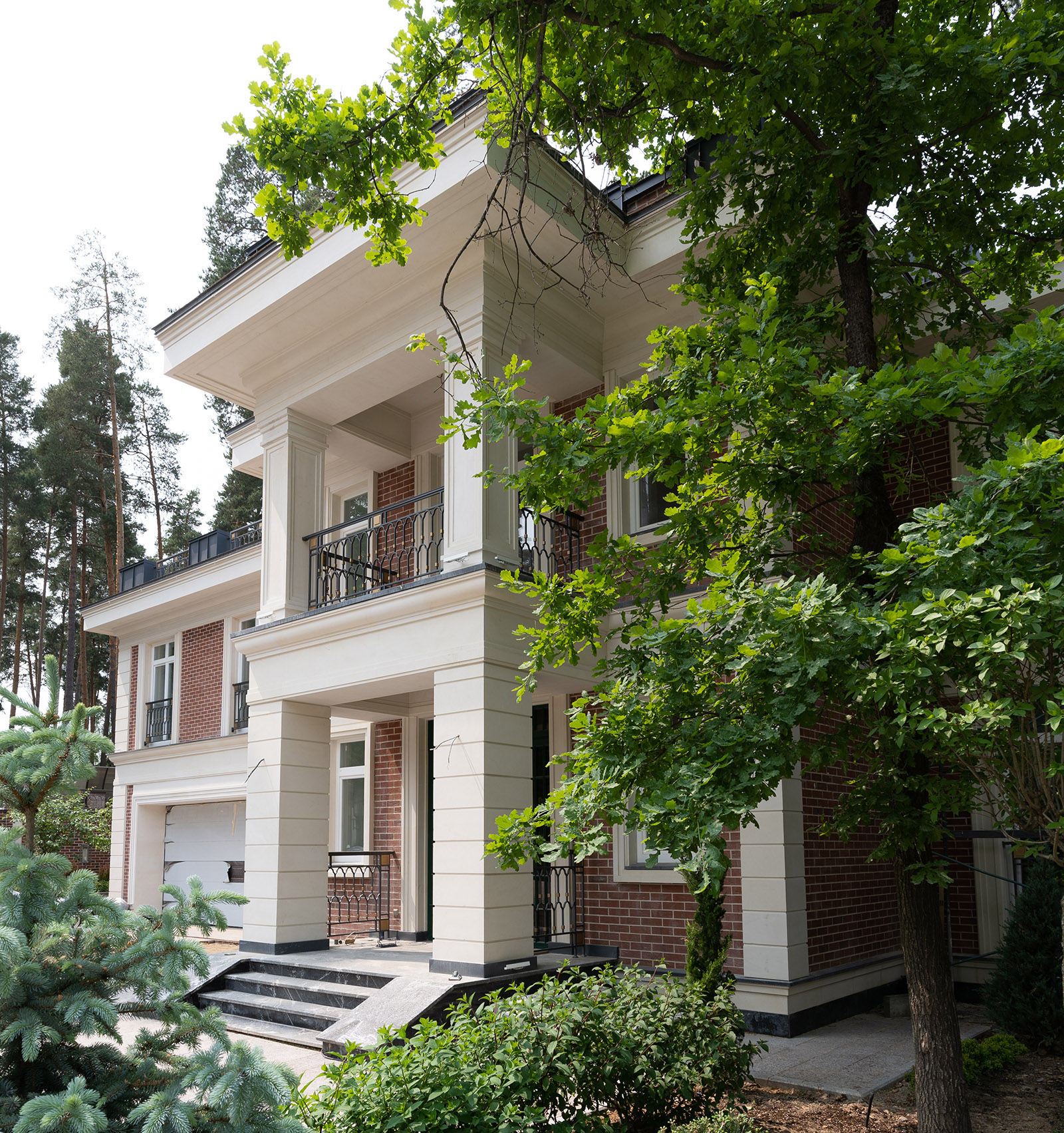 Фрагмент фасада гаража