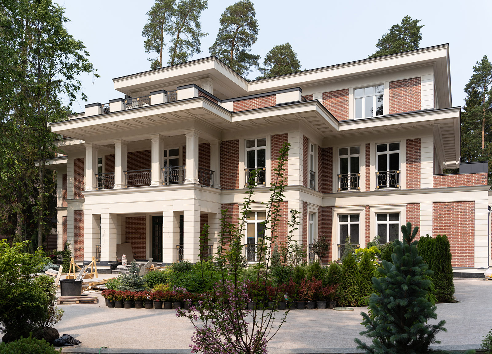 Главный фасад